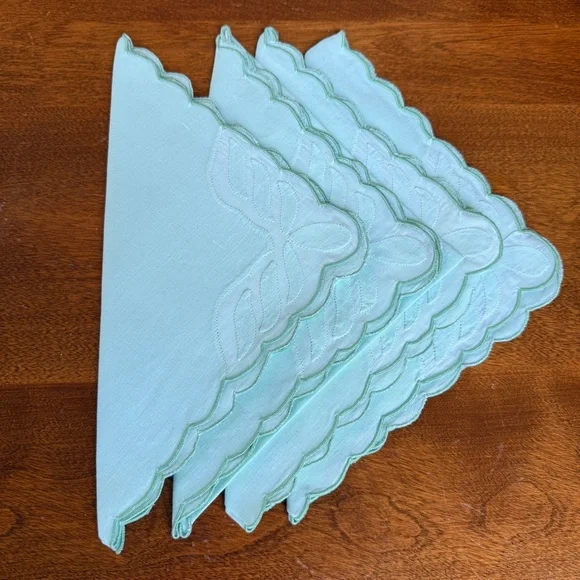 Vintage Embroidered Napkins & Placemats in a soft seafoam green- set of 4 - Picture 5 of 10